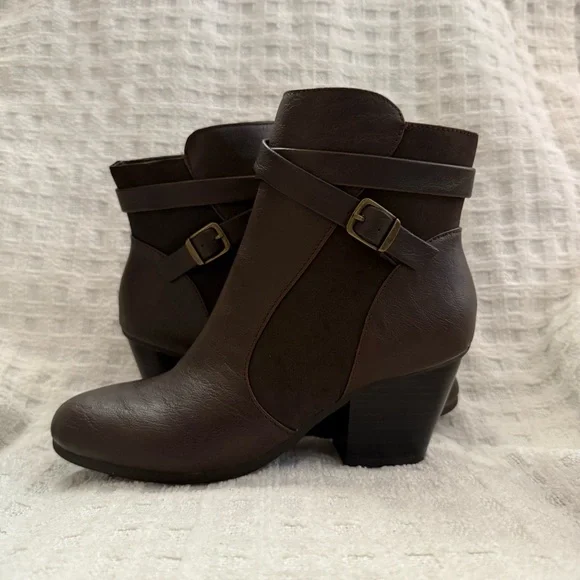 A2 Aerosoles Ankle Boots Invitation Brown Faux Leather Side Zip Heels - Picture 11 of 14